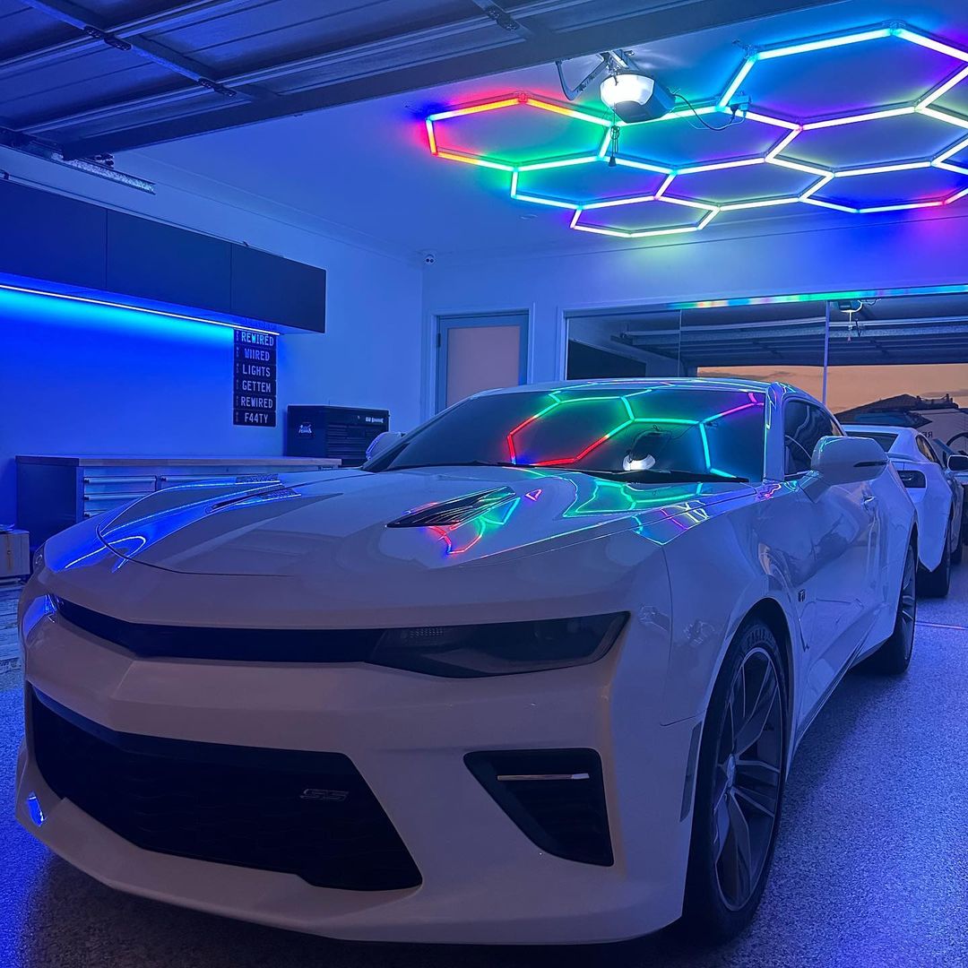 Lampe LED hexagonale en nid d'abeille idéale pour luminaire professionnel ( garage, barber, detailling, salle de sport )